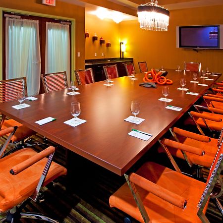 Holiday Inn Hotel & Suites Ocala Conference Center By Ihg Exterior photo